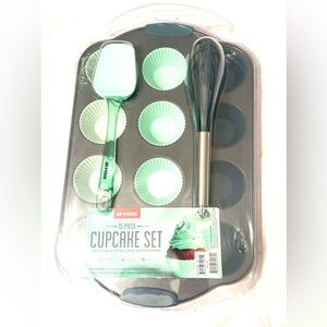 CupcakeNWT  Bake Set 15 pieces Whisk/AquaSilicone ReUsable Liners&Spatula/Tray